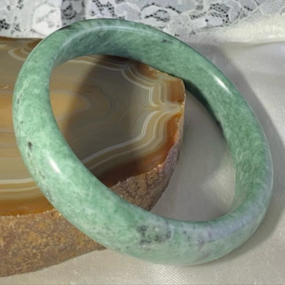 NATURAL JADE VINTAGE BANGLE BRACELET